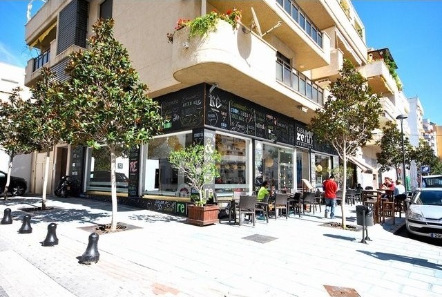 Commercial - LEASEHOLD. Corner..