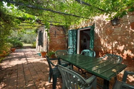 Restored Farmhouse Near Lake Trasimeno