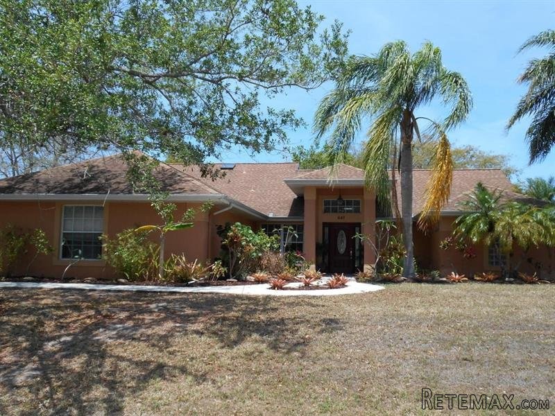 3 bedroom Detached House For Sale: 641..