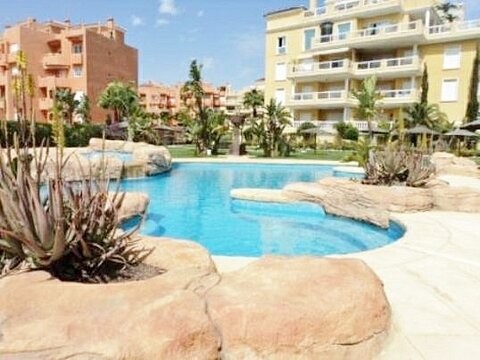 * LUXURIOUS PENTHOUSE BEACH APARTMENT