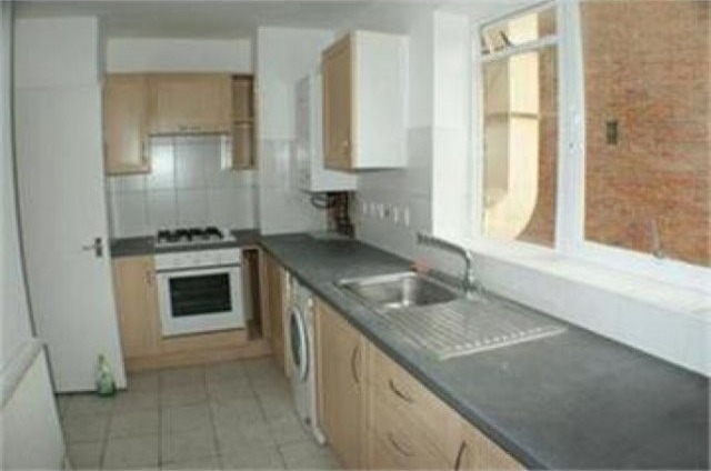 3 Bed Flat/Apartment To Let in London