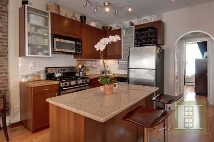 2 bedroom Apartment For Sale: 80 POPLAR.. - 2