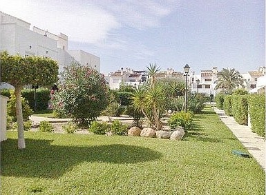 A VERY SPACIOUS DUPLEX 2 BED 2 BATH..