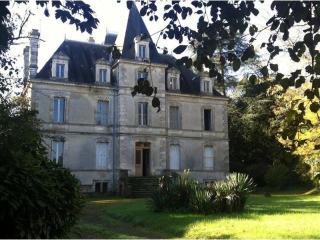 5 bedroom Manor House For Sale: 79160 A..
