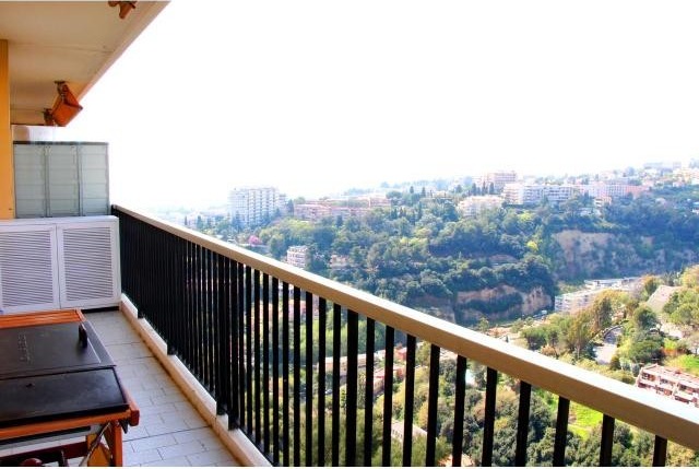 Outstanding two bed in perfect location - 2