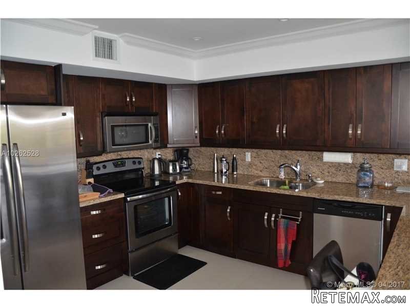 2 bedroom Flat For Sale: 400 Diplomat.. - 2