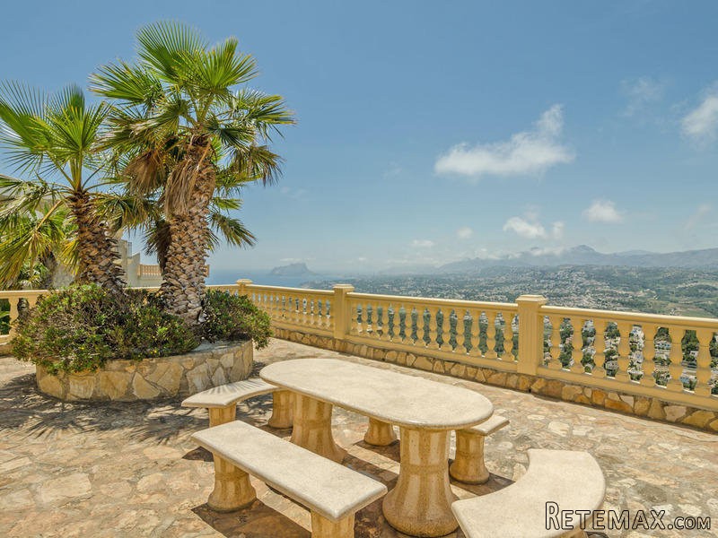5 Bedrooms - Villa - Alicante - For Sale