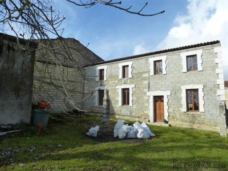 2 Bedrooms - House - Poitou-Charentes.