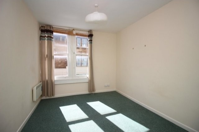 1 bed unfurnsihed flat st james street.. - 2