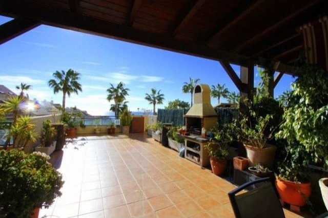 Town House - Spacious south facing..