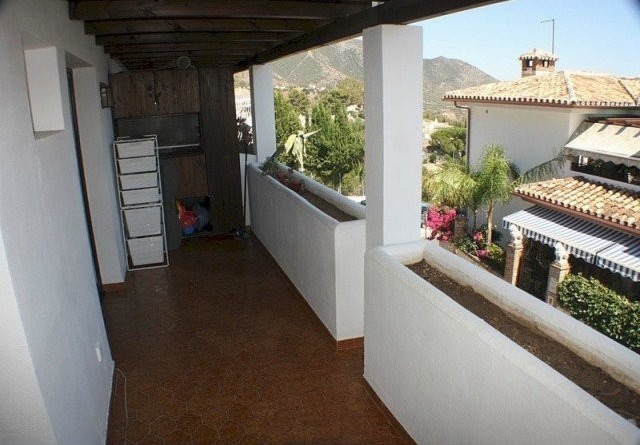 Apartment - IMMACULATE 2 BEDROOM.. - 2