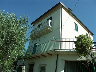 Detached house close to lake Bomba
