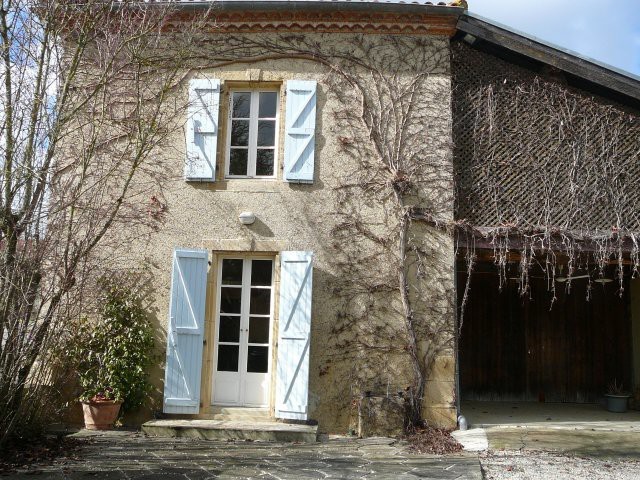 Pretty Country Home & Garden In Sleepy..