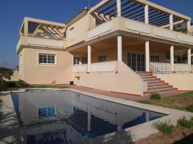 VILLA FOR SALE BENALMADENA