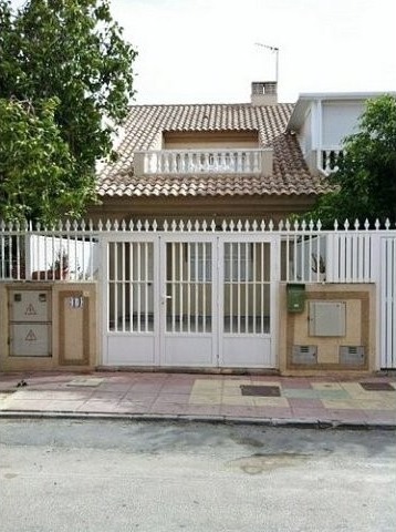 A 3 BED VILLA IN LOS ALCAZERES