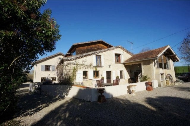 6 Bedroom Gite For Sale