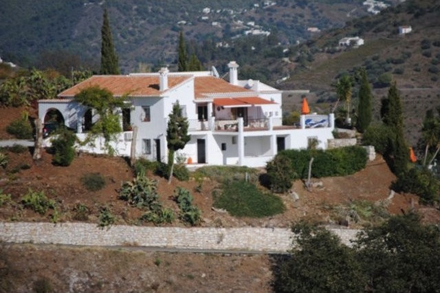 Country Houses for Sale in Competa..