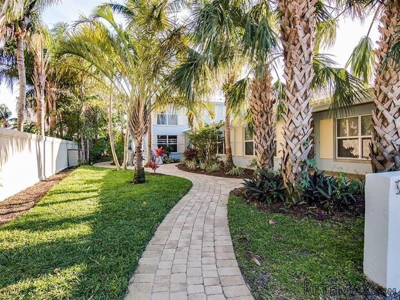2 bedroom Flat For Sale: 924 Coquina..