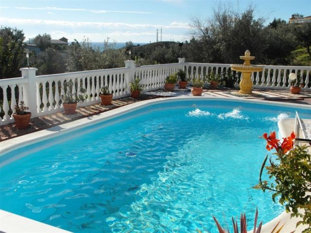Villa for Sale in Benajarafe 220.000..
