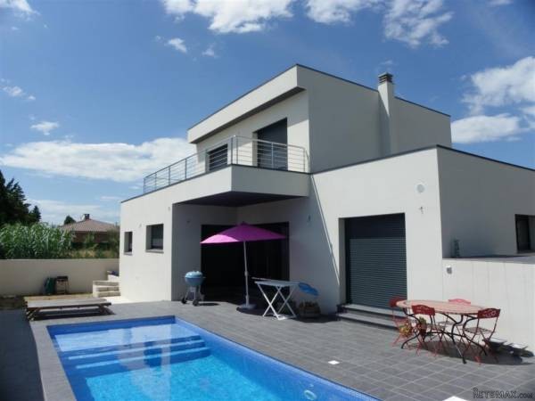 4 Bedrooms - House - Girona - For Sale