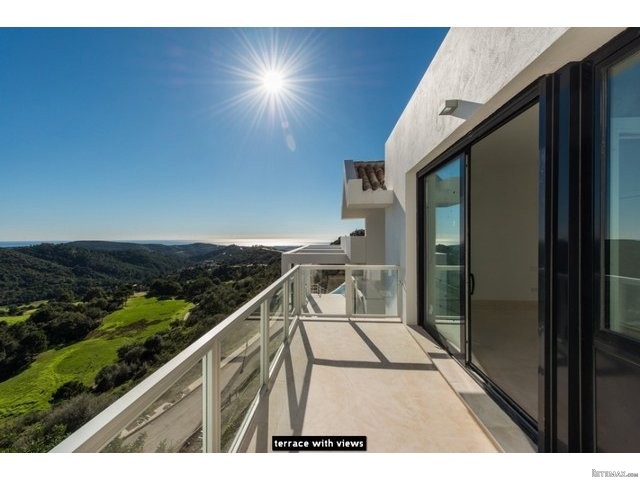 Villa for sale in Golf Montemayor..