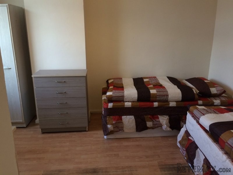 Double room, Zone 2, Devons road (share..