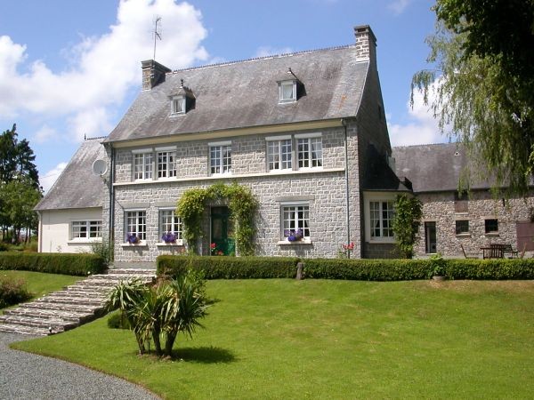 House, 2 Guest Cottages, Outbuilding