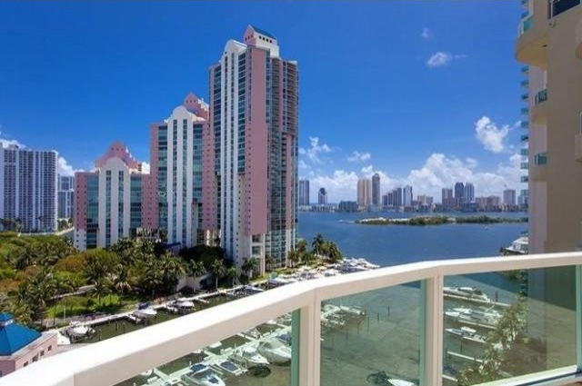 3 bedroom Flat For Sale: 3340 NE 190 ST..