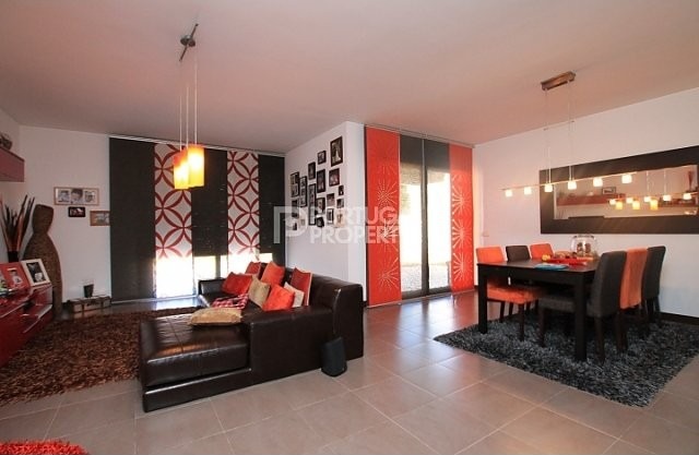 Corner ground floor 3 bed apartment - 2
