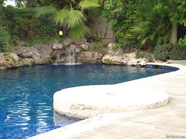 Large spaces in a private oasis - 2