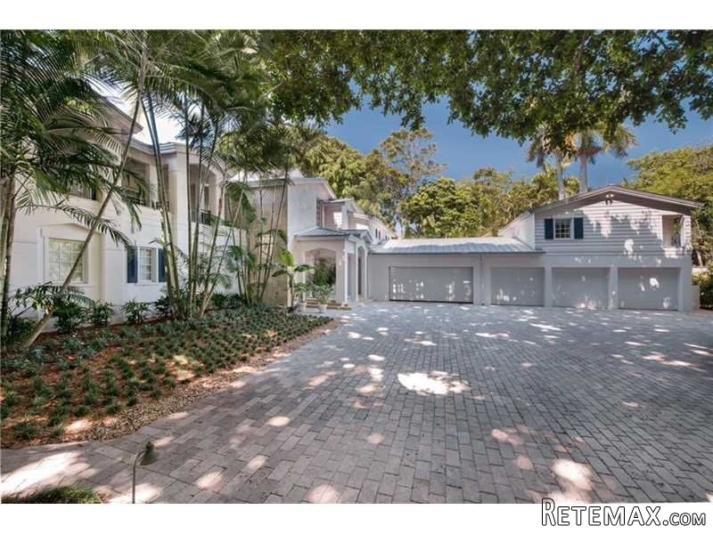 8 bedroom House For Sale: 4020 Kiaora St - 2