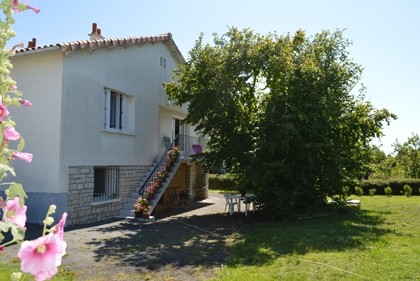 Lovely setting for this modern 3-bed..