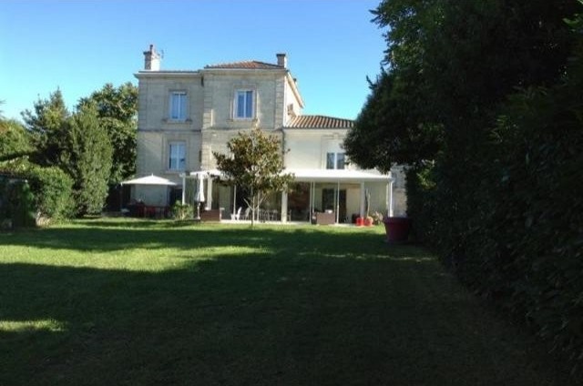 4 bedroom Town House For Sale: 33000..