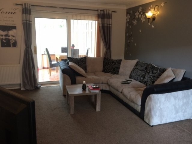Well-Presented Three Bedroom End.. - 2