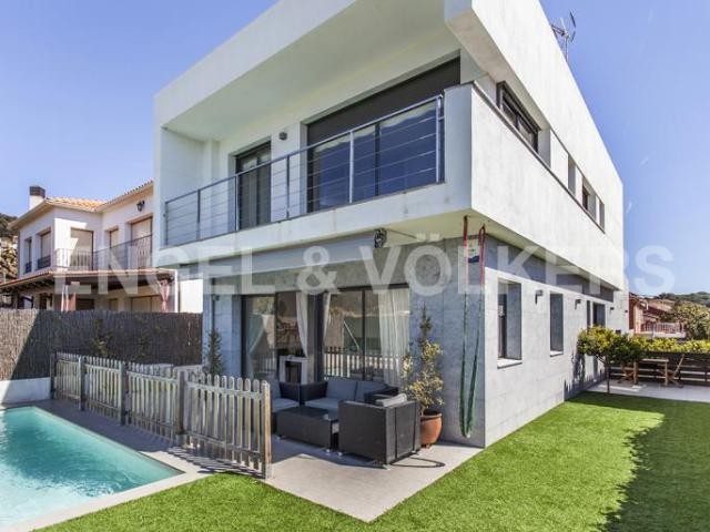 Functional and bright house. Pineda..