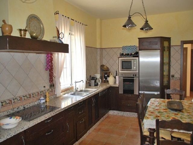 Villa - Quality built 4 bedroom, 2.. - 2