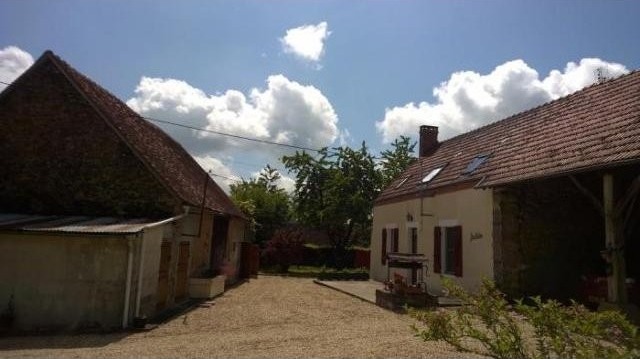 In very quiet hamlet on 2500 m2 nice..