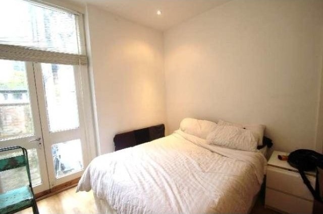 2 Bed Flat/Apartment To Let in London - 2