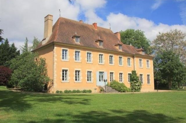 6 bedroom Castle For Sale: 03500 SAINT..