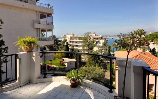 Luxurious two bed in great location - 2