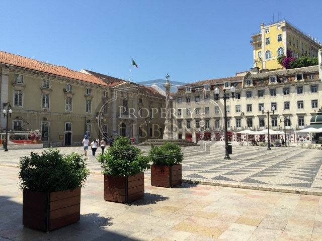 282 m2 T3 Lisbon Apartment for Sale.. - 2