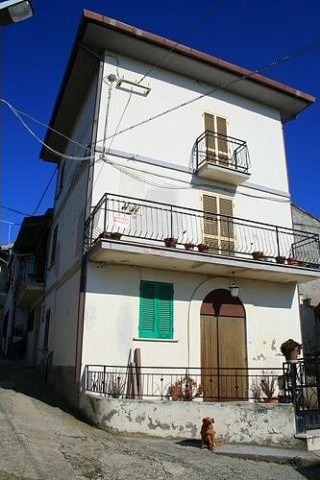 Fabulous property with 2 outbuildings.. - 2