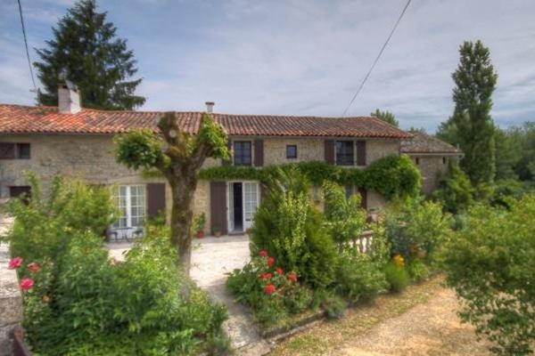 Nr Chef Boutonne - Detached farmhouse..