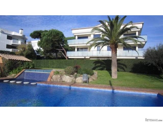 APARTMENT WITH SWIMMING POOL CLOSE TO..