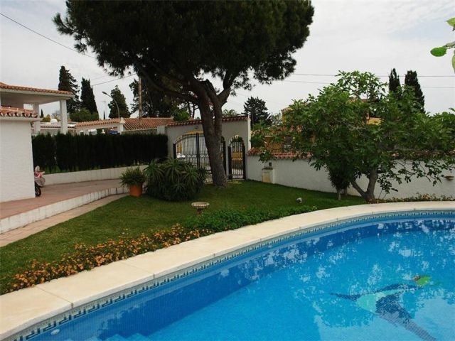 Villa - This property is located in an.. - 2