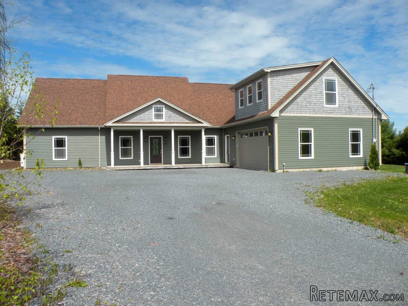4 bedroom House For Sale: 222 Royal..