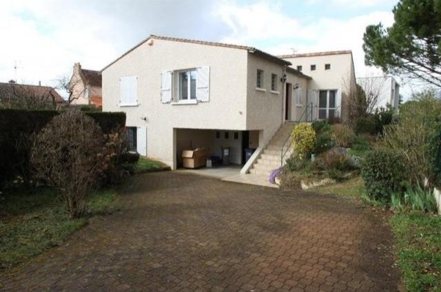 4 bedroom House For Sale: 86000 POITIERS