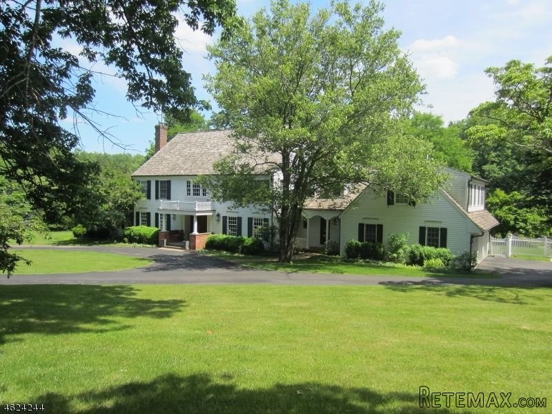 5 bedroom Detached House For Sale: 100..