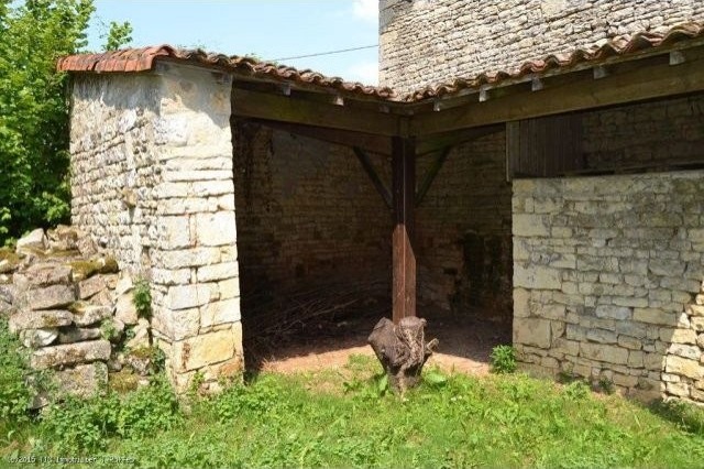 Old Stone House To Renovate With.. - 2