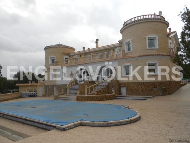 IMPRESSIVE FINCA PILAR DE HORADADA - 2
